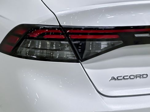 Used 2025 Honda Accord SE image 12