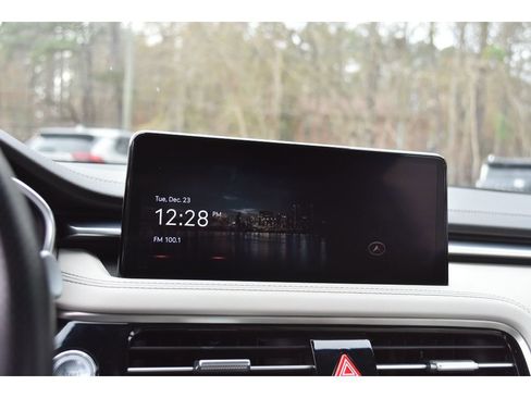 Used 2025 Genesis G70 2.5T image 22