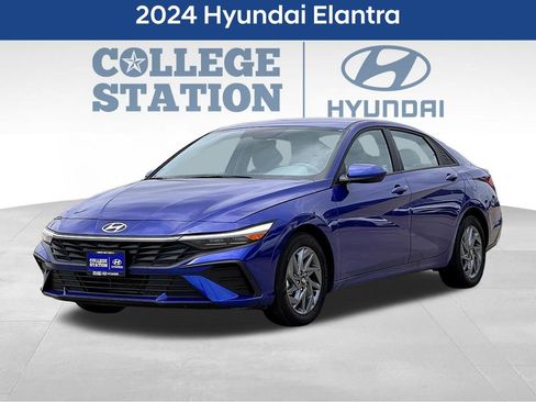 Used 2024 Hyundai Elantra SEL FWD image 3
