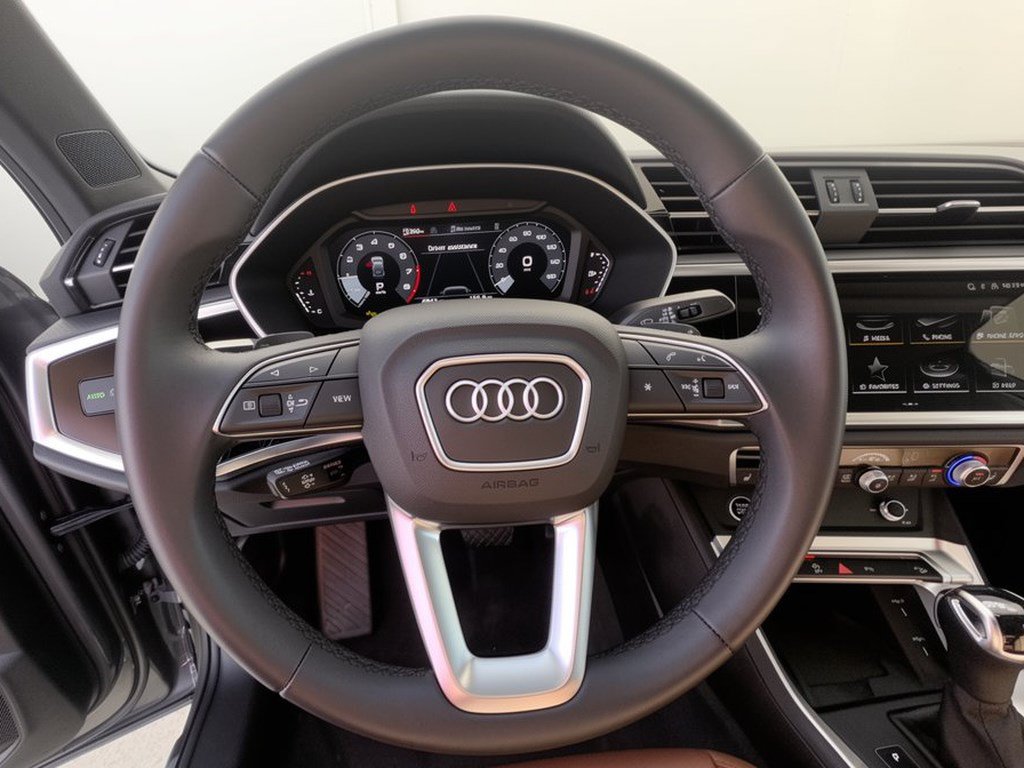 Certified 2025 Audi Q3 2.0T Premium w/ Convenience Package AWD/4WD image 10