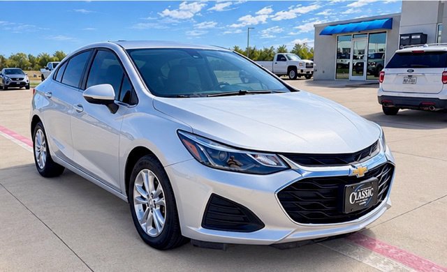 Used 2019 Chevrolet Cruze LT w/ Convenience Package FWD image 1