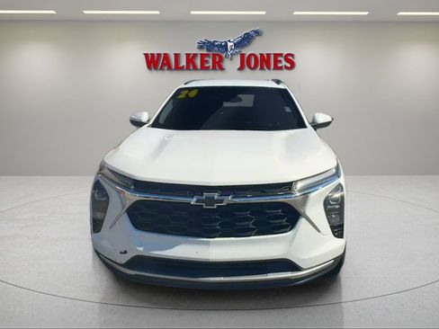 Used 2024 Chevrolet Trax LT w/ Driver Confidence Package FWD image 2