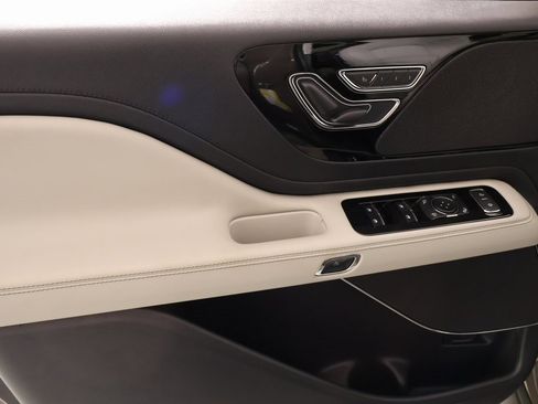 New 2026 Lincoln Aviator Premiere image 17