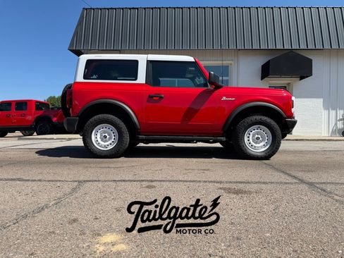 Used 2023 Ford Bronco 2-Door AWD/4WD image 1