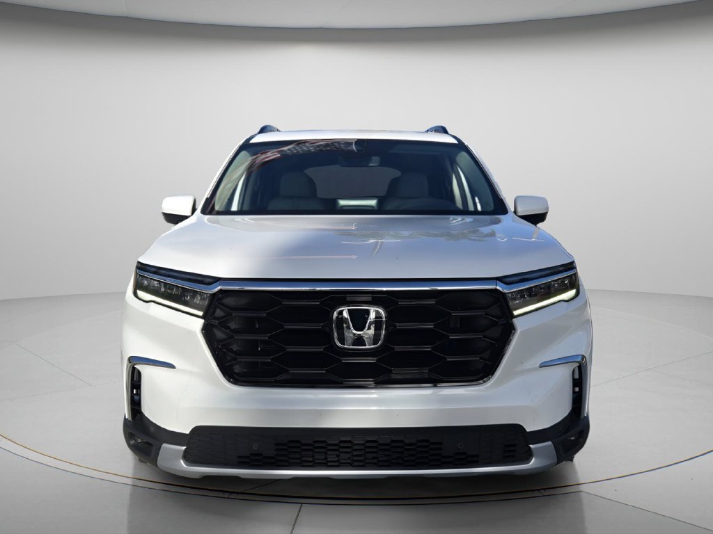 Used 2024 Honda Pilot Touring image 4