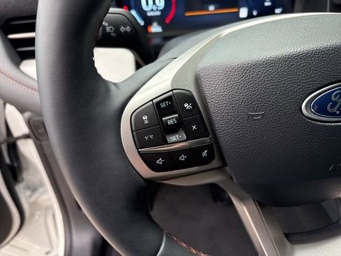 Used 2025 Ford Explorer Active w/ Active Comfort Package image 19