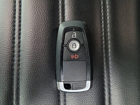 Used 2023 Ford Edge SEL image 32