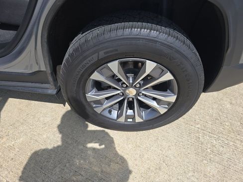 Used 2025 Chevrolet Equinox LT FWD image 12