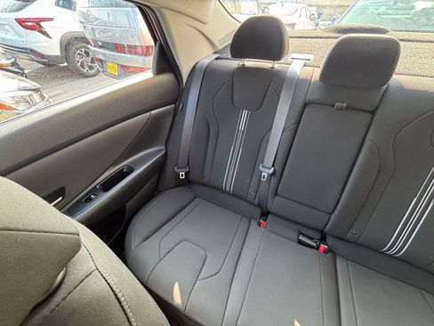 Used 2025 Hyundai Elantra SEL image 44