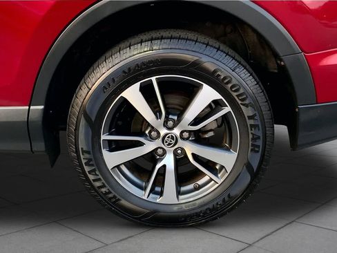 Used 2018 Toyota RAV4 XLE AWD/4WD image 11