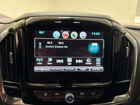 Used 2018 Chevrolet Traverse LT image 3