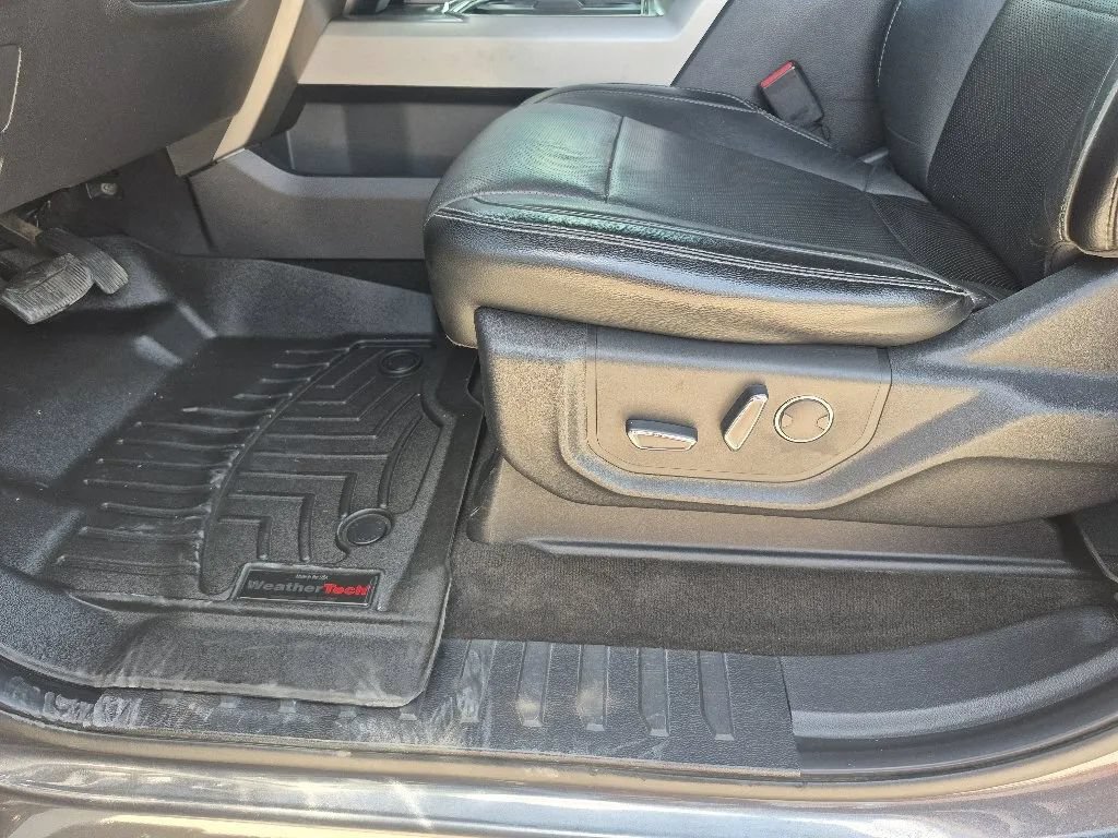 Used 2017 Ford F250 Lariat w/ Lariat Value Package AWD/4WD image 17