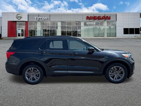 Used 2024 Ford Explorer XLT w/ Equipment Group 202A AWD/4WD image 8