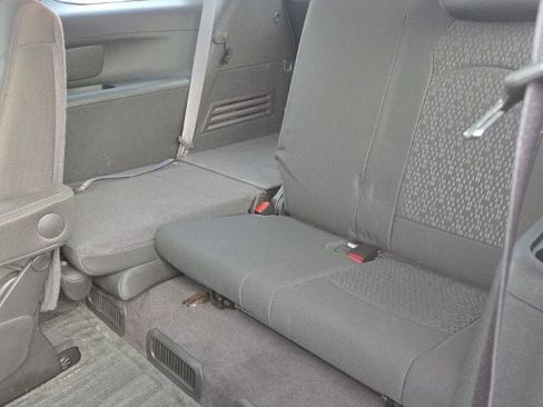 Used 2011 GMC Acadia SLE image 26