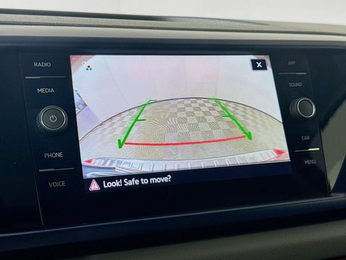 Certified 2023 Volkswagen Taos SE w/ Panoramic Sunroof Package AWD/4WD image 17