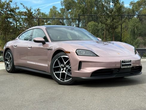 Used 2025 Porsche Taycan image 9