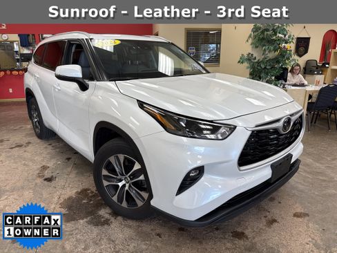 Certified 2022 Toyota Highlander XLE image 1