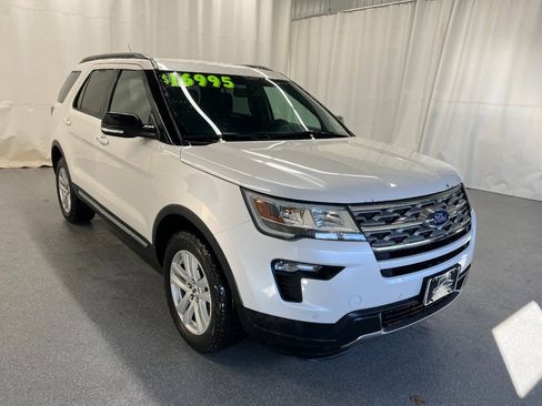 Used 2018 Ford Explorer XLT w/ Equipment Group 202A AWD/4WD image 3
