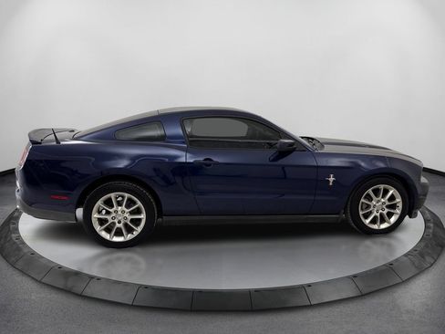 Used 2011 Ford Mustang Premium w/ 202A Rapid Spec Order Code RWD image 4