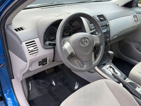 Used 2010 Toyota Corolla LE w/ All Weather Guard Pkg FWD image 4