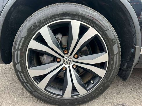 Used 2017 Volkswagen Touareg Wolfsburg Edition image 24