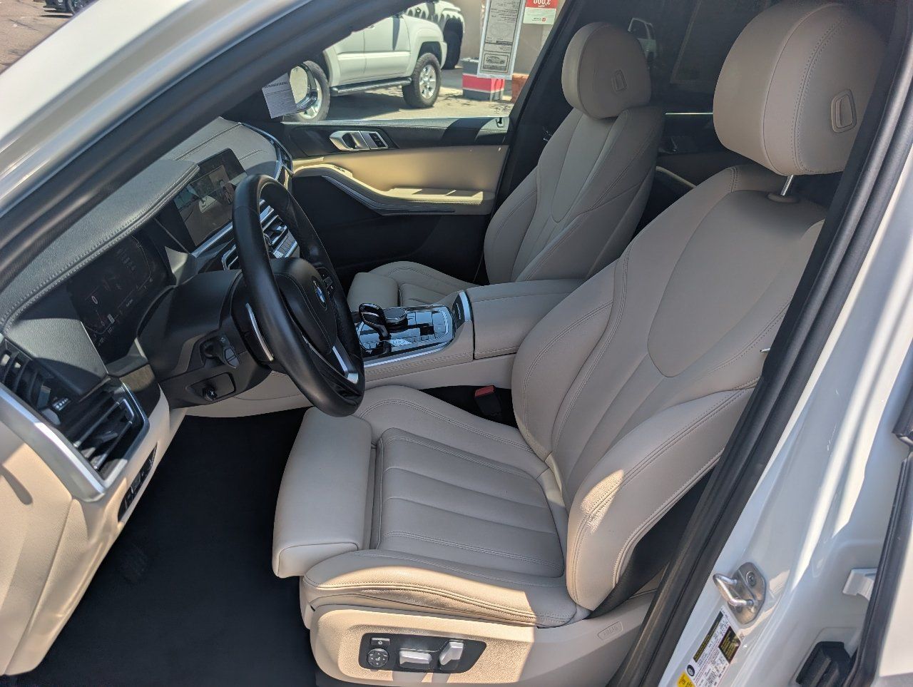 Used 2022 BMW X5 sDrive40i w/ Parking Assistance Package RWD image 2