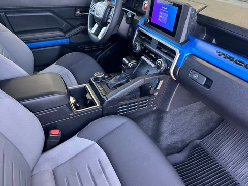 Certified 2025 Toyota Tacoma TRD Off-Road AWD/4WD image 14