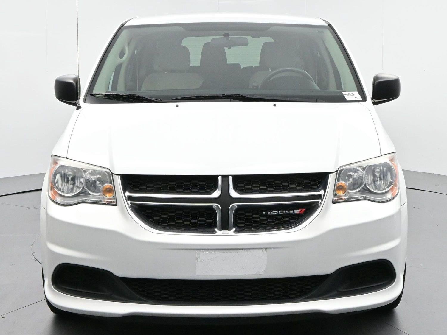 Used 2017 Dodge Grand Caravan SE FWD image 2