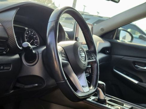 Used 2020 Nissan Sentra SR w/ Premium Package image 18