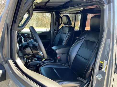 Used 2023 Jeep Wrangler Sahara w/ Cold Weather Group AWD/4WD image 10