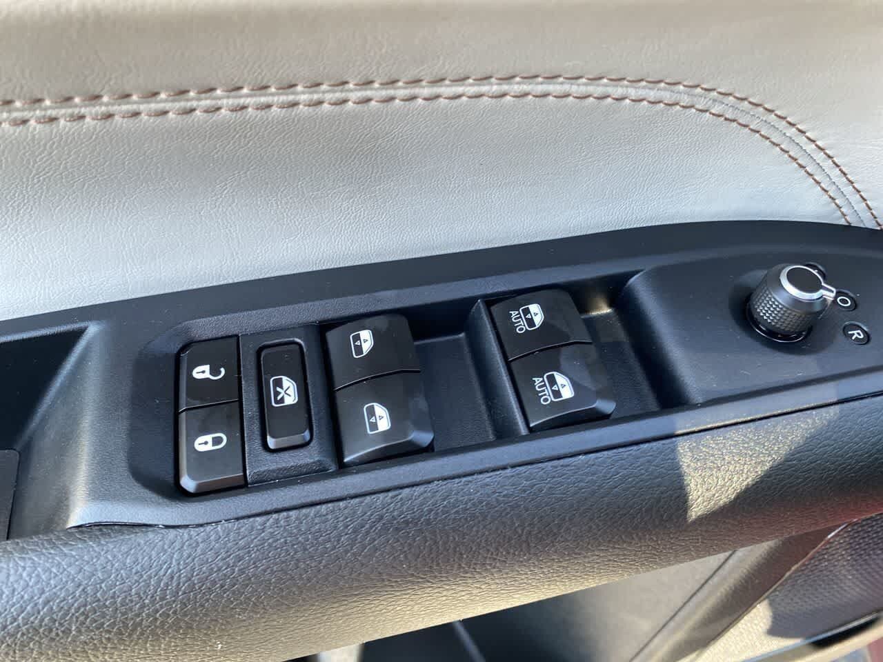 Used 2025 Jeep Compass Limited AWD/4WD image 13