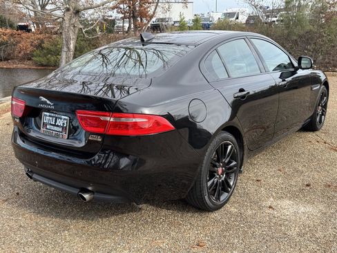 Used 2019 Jaguar XE Prestige image 4