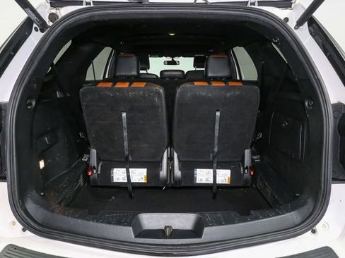 Used 2019 Ford Explorer XLT w/ Equipment Group 202A AWD/4WD image 11
