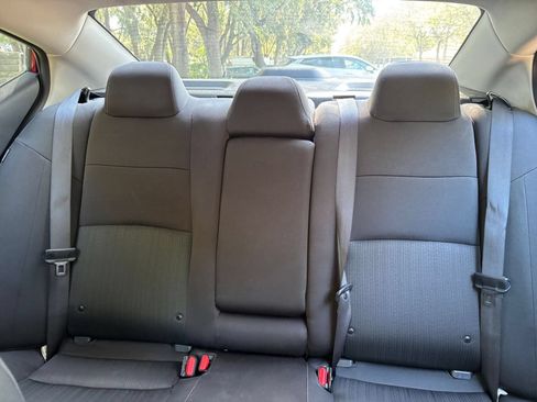 Used 2025 Nissan Altima 2.5 SV FWD image 38
