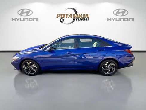 Certified 2025 Hyundai Elantra SEL image 8