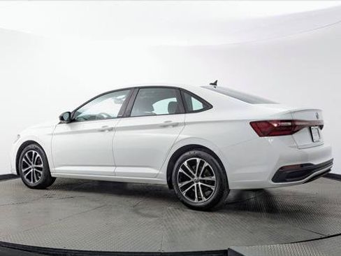 Used 2025 Volkswagen Jetta Sport FWD image 4