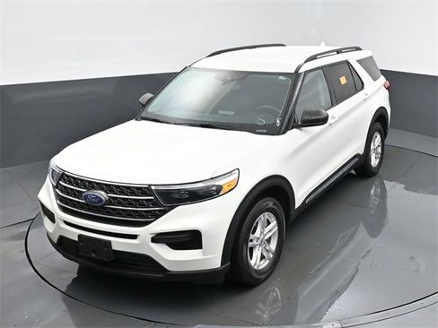 Used 2022 Ford Explorer XLT image 23