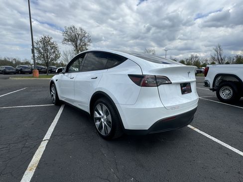 Used 2020 Tesla Model Y Long Range image 8
