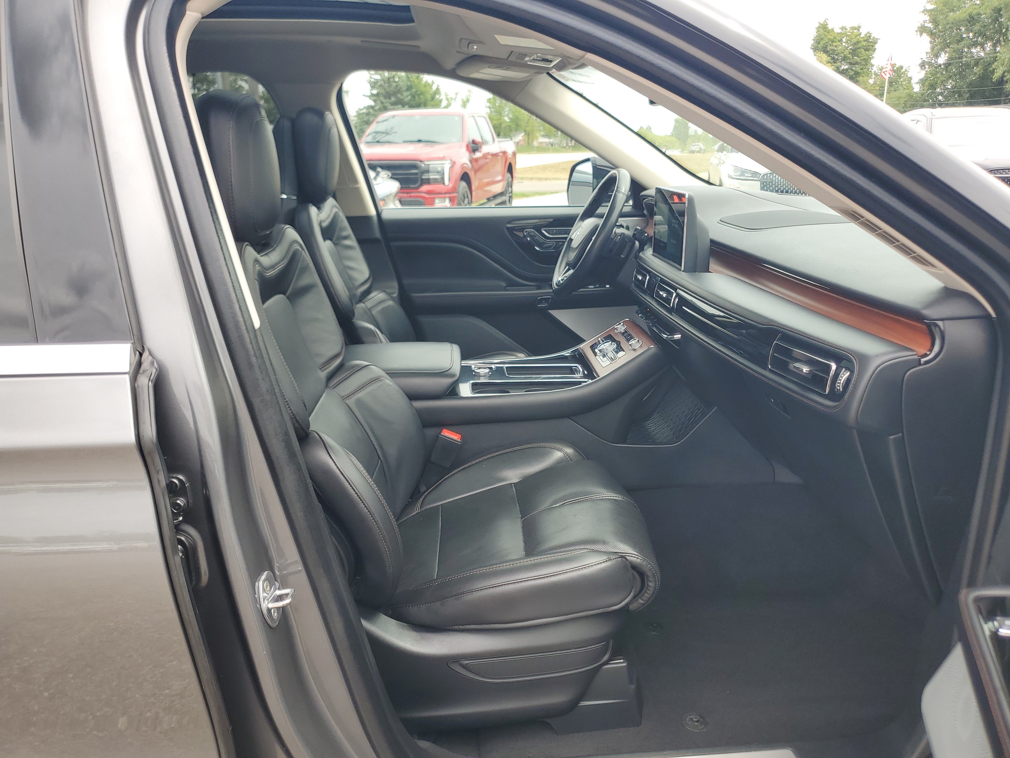 Certified 2023 Lincoln Aviator Reserve w/ Equipment Group 201A AWD/4WD image 9