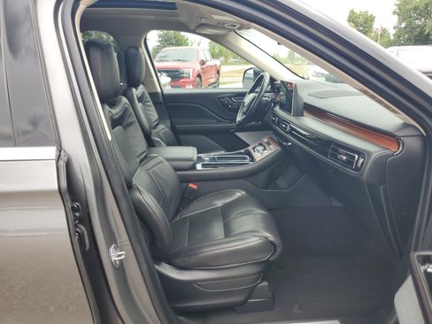 Used 2023 Lincoln Aviator Reserve w/ Equipment Group 201A AWD/4WD image 9