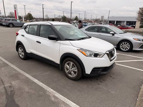 Certified 2020 Nissan Kicks S image 3
