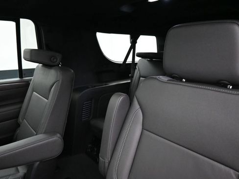 Used 2024 Chevrolet Suburban Z71 w/ Luxury Package AWD/4WD image 12
