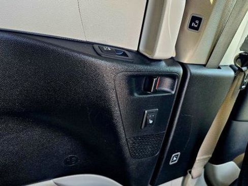 Used 2019 Chrysler Pacifica Limited FWD image 42
