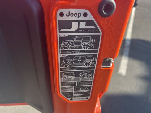 Used 2023 Jeep Wrangler Unlimited Rubicon 4xe w/ Steel Bumper Group image 30