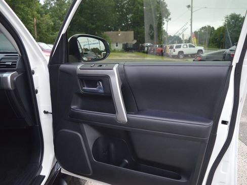 Used 2023 Toyota 4Runner SR5 Premium w/ Moonroof Package RWD image 30
