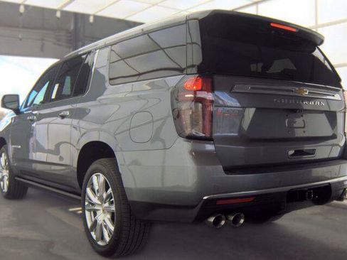 Used 2022 Chevrolet Suburban High Country RWD image 2