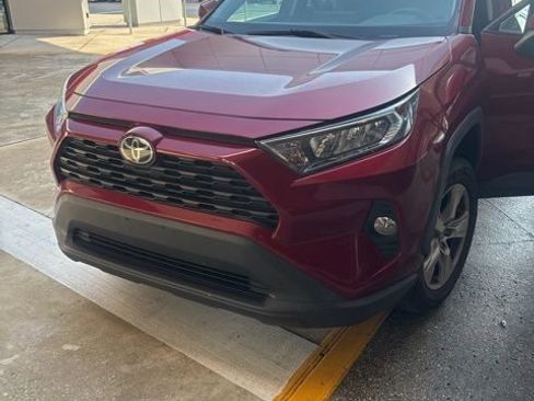 Used 2020 Toyota RAV4 XLE w/ Convenience Package image 4