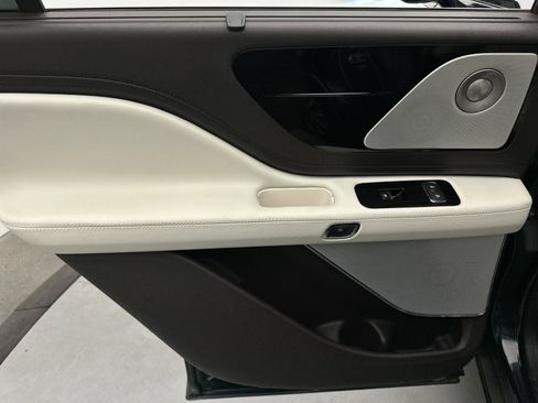 Used 2021 Lincoln Aviator Black Label Grand Touring w/ Class IV Trailer Tow Package image 31
