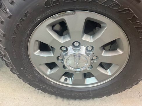 Used 2014 GMC Sierra 2500 Denali w/ Suspension Package, Off-Road image 33