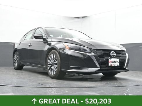 Used 2025 Nissan Altima 2.5 SV FWD image 47